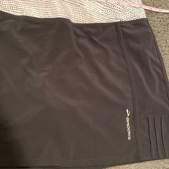 Brooks Tennis Skort Skirt Size Medium GreyWith Polka Dot Top Trim - Picture 4 of 11